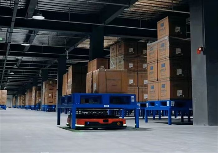 獻禮卅五華誕｜衛華35臺AGV搬運機器人 批量交付，引 領倉儲智能化新潮流